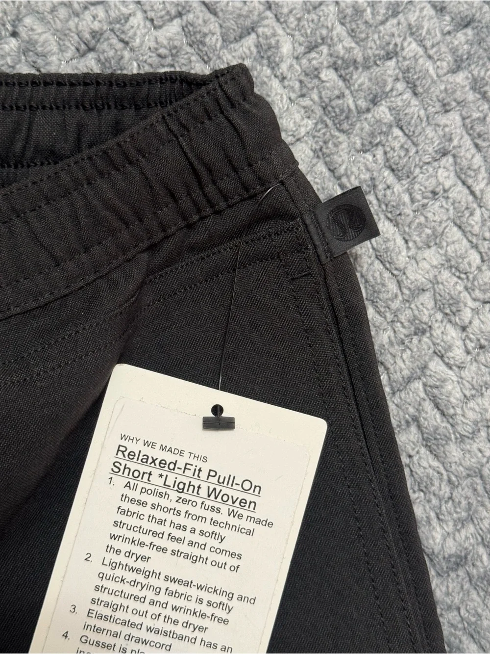 Lululemon Mens Relaxed Fit Pull on Short 7” Light Woven Black Size Small NWT